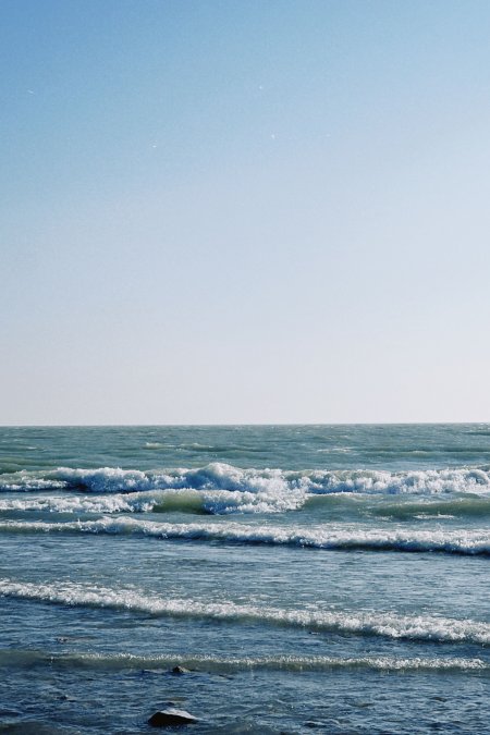 海浪层层叠叠蓝白风景手机壁纸精选1