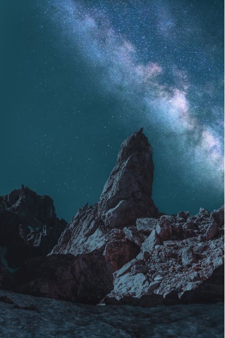 银河横贯雪峰夜空深蓝太空科幻手机壁纸