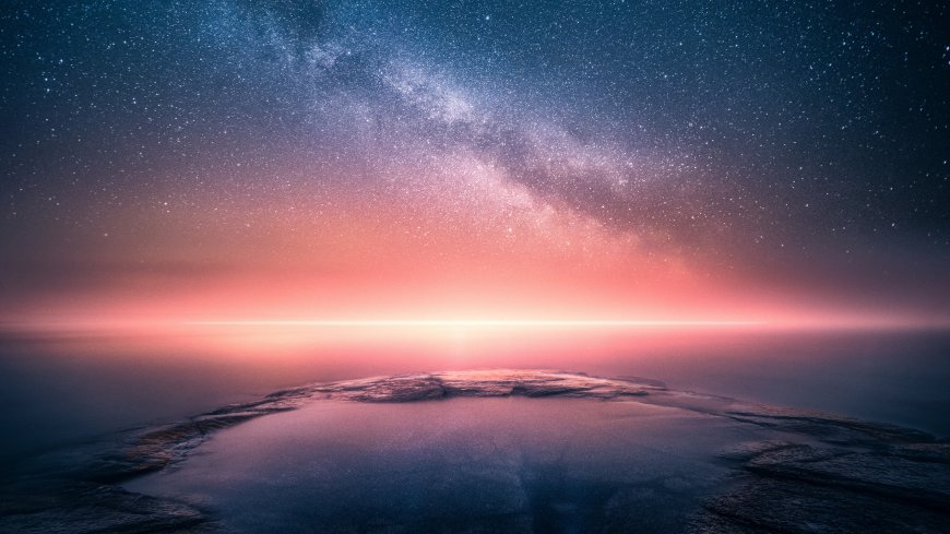 银河横贯天际粉紫渐变星云倒影湖面暗蓝太空科幻电脑壁纸