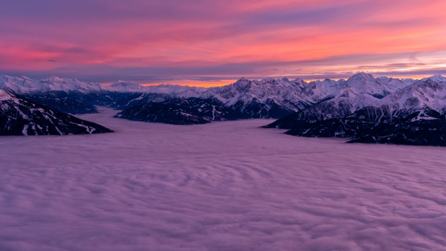 雪山云海日出霞光粉紫风景电脑壁纸