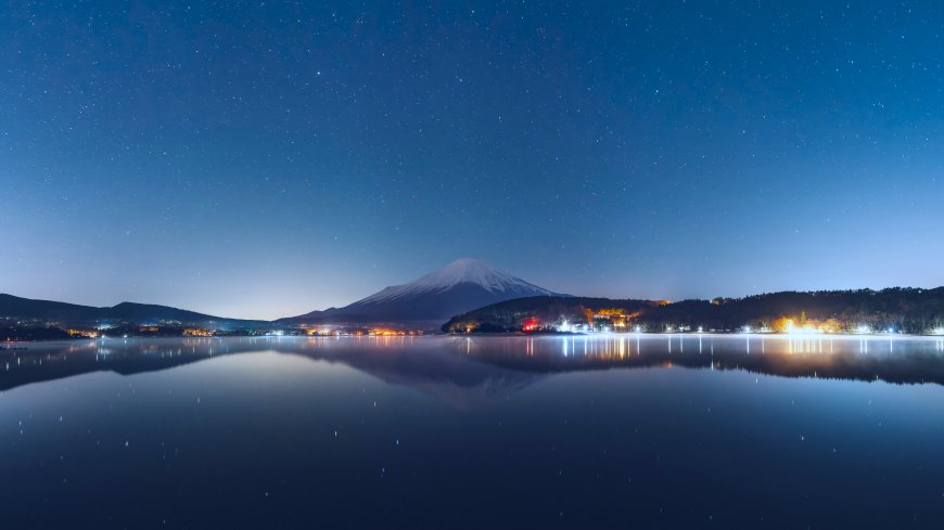 富士山夜景星空倒影湖面蓝紫风景电脑壁纸