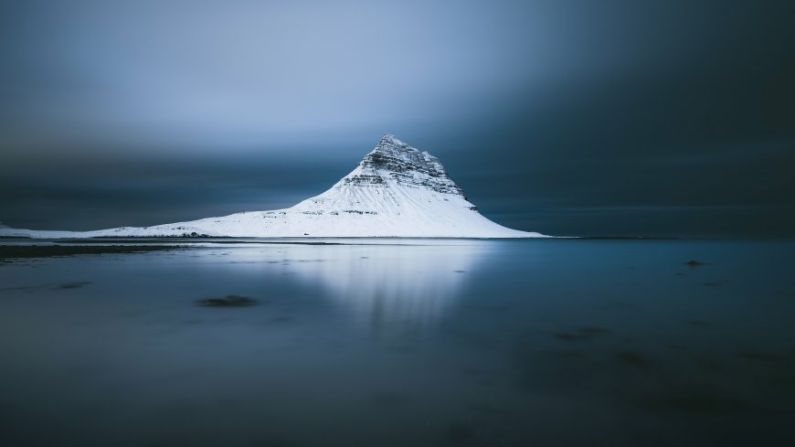 冰岛山雪峰倒影蓝灰自然风景电脑壁纸