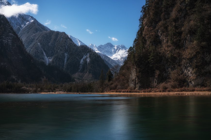 九寨沟雪峰倒影碧湖蓝绿风景电脑壁纸