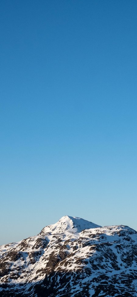 雪山巍峨峰顶覆雪蓝白渐变自然风景手机壁纸