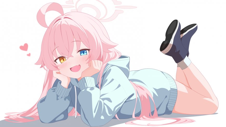 蔚蓝档案小鸟游星野粉发异瞳卫衣趴卧可爱动漫电脑壁纸