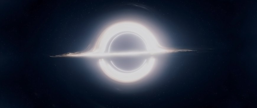 黑洞引力透镜效应璀璨白光暗蓝太空科幻电脑壁纸