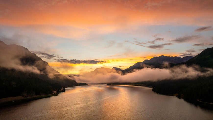 湖光山色云雾缭绕金橙渐变风景电脑壁纸