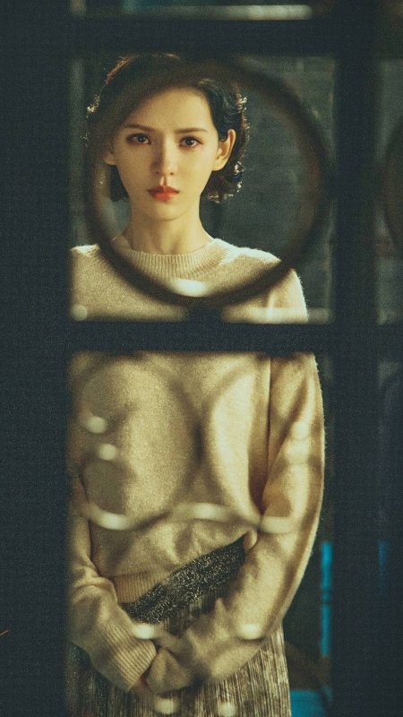 短发红唇米色毛衣美女暖金人物摄影手机壁纸