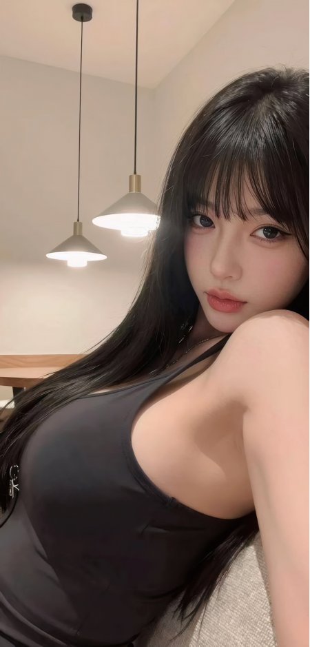 黑长直齐刘海美女浅笑倚肩暖调人物摄影手机壁纸