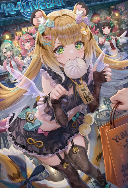 金发绿眼少女叼包子持御守购物蓝紫动漫手机壁纸