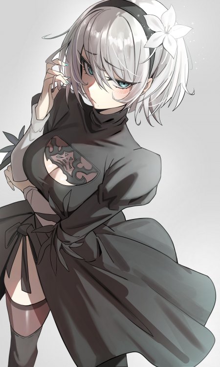 银发黑衣少女侧身回头冷酷动漫手机壁纸