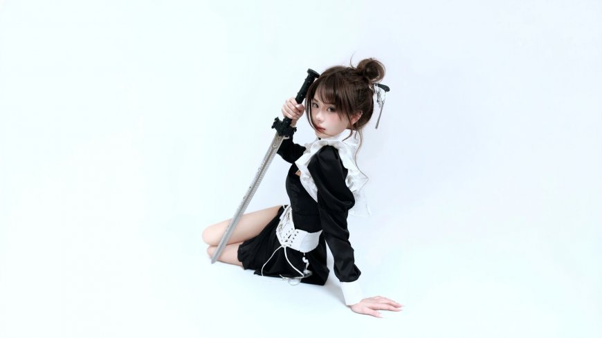 黑裙白饰少女持剑侧坐纯白背景人物摄影电脑壁纸