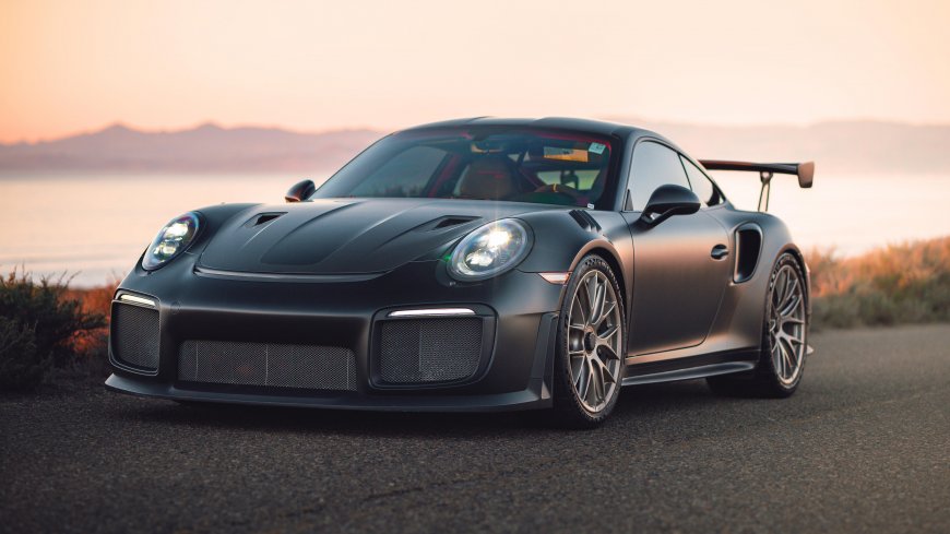 保时捷911GT2RS哑光黑超跑日落海岸公路汽车电脑壁纸