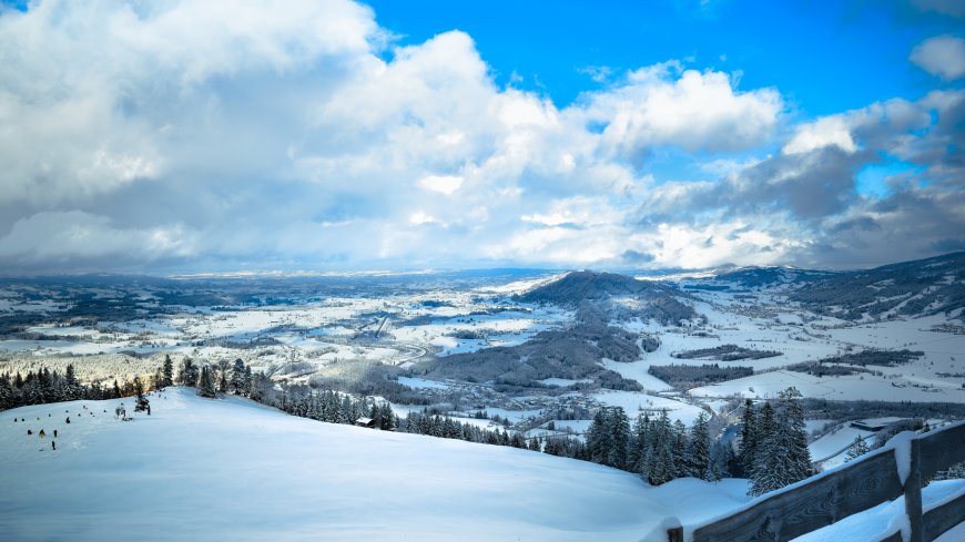 雪山连绵雪原辽阔蓝白风景电脑壁纸