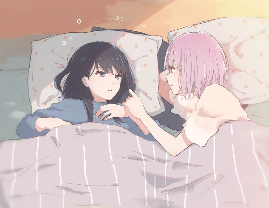 两位少女卧床互动粉紫暖调动漫电脑壁纸