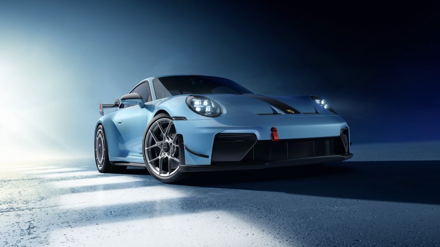 保时捷911GT3RS浅蓝碳纤前脸低趴姿态冷蓝汽车电脑壁纸