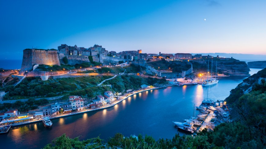 科西嘉岛卡尔维古城夜景蓝调海岸建筑电脑壁纸