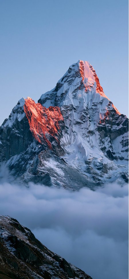 马卡鲁峰雪顶霞光映照蓝白自然风景手机壁纸