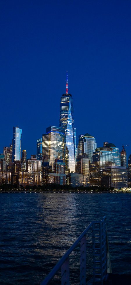 纽约世贸中心一号楼夜景蓝金城市建筑手机壁纸
