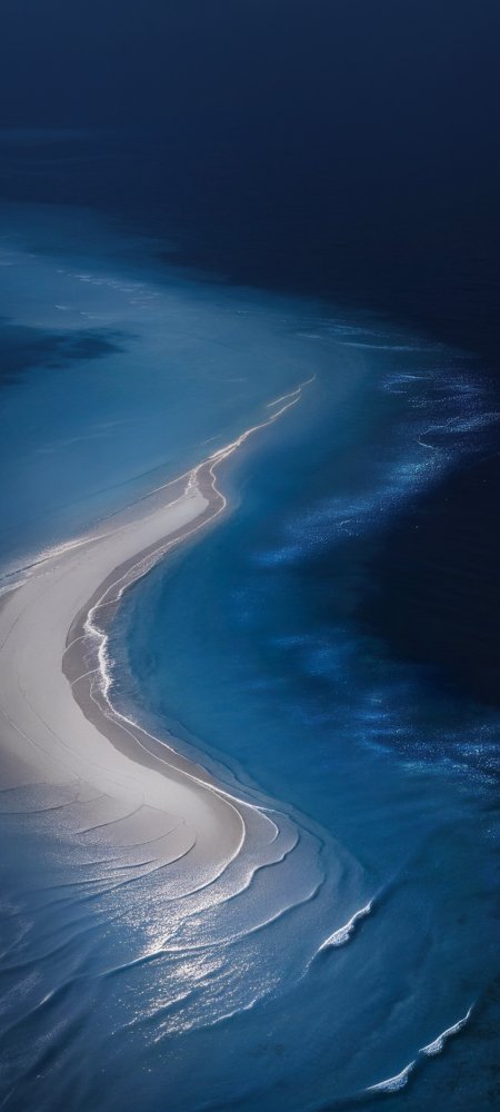 蜿蜒白沙海岸线与深蓝海面交织光影蓝白自然风景手机壁纸