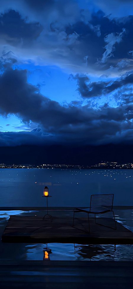 夜空云海灯影泳池边静谧蓝调风景手机壁纸