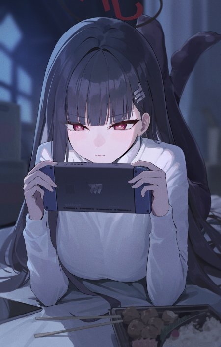 蔚蓝夜色中黑发红瞳少女专注握持游戏机动漫手机壁纸