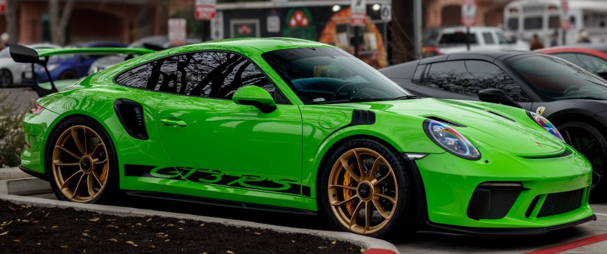 保时捷911GT3RS亮绿金轮毂超跑汽车电脑壁纸