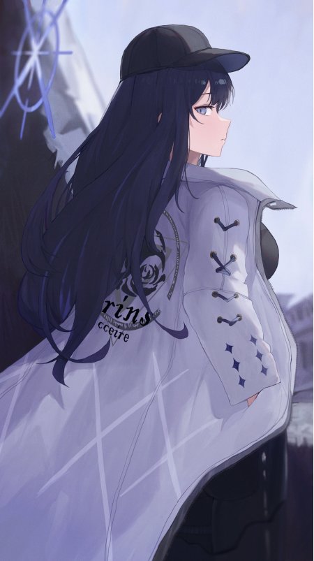 动漫角色黑长直少女戴黑帽穿灰白风衣侧身回眸蓝紫调动漫手机壁纸