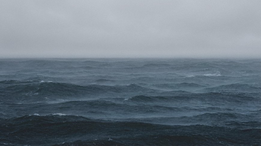 暴风雨海面波涛汹涌灰蓝自然风景电脑壁纸