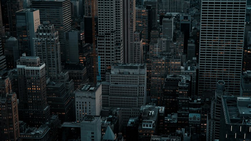 纽约曼哈顿高楼林立夜景深蓝城市建筑电脑壁纸