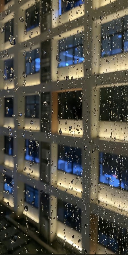 雨夜窗上水珠滑落暗蓝自然风景手机壁纸