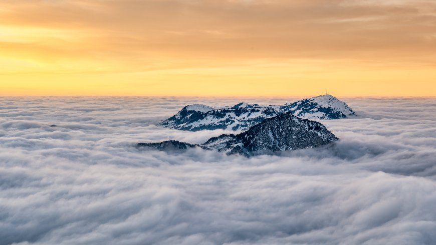 雪山云海日出金橙高清风景电脑壁纸