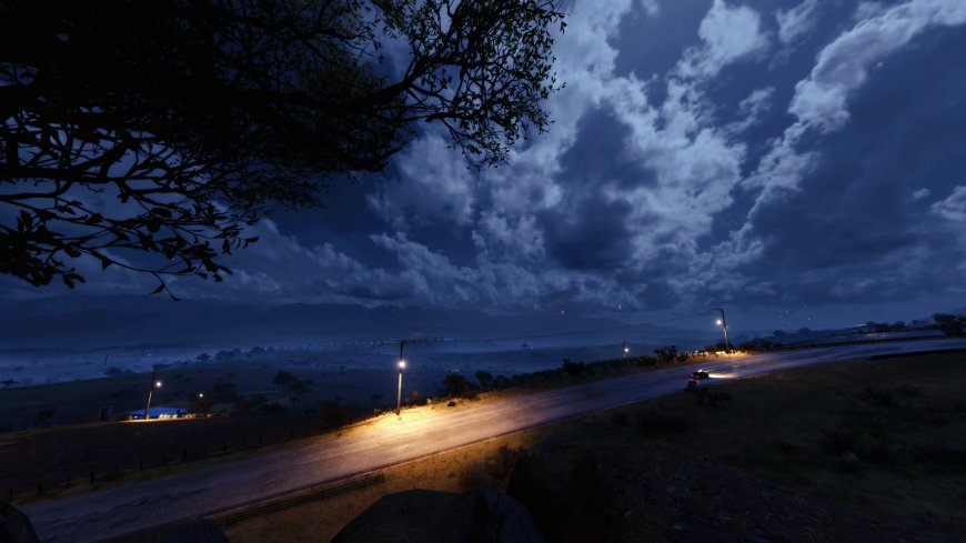 夜色山路路灯微光云层密布蓝紫风景电脑壁纸