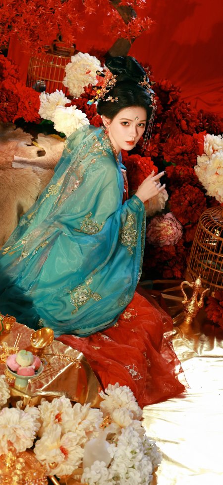 古风美女青纱红裙金绣华服艳红背景古典人文风土手机壁纸
