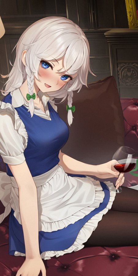 银发蓝眼双麻花辫少女手持红酒杯坐沙发蓝白裙装动漫手机壁纸