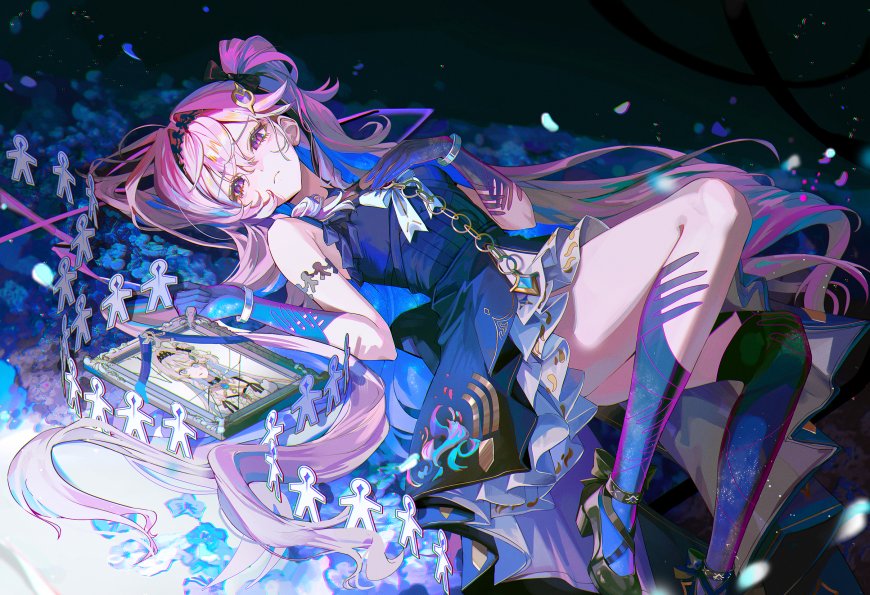 鸣潮达妮娅粉紫长发蓝裙少女躺卧持镜梦幻蓝紫动漫电脑壁纸