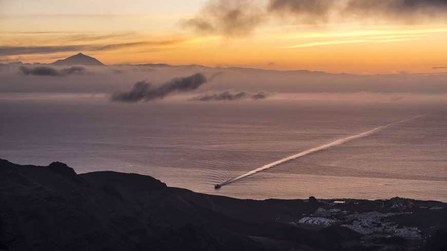 特内里费岛泰德峰日落海面云海航迹风景电脑壁纸