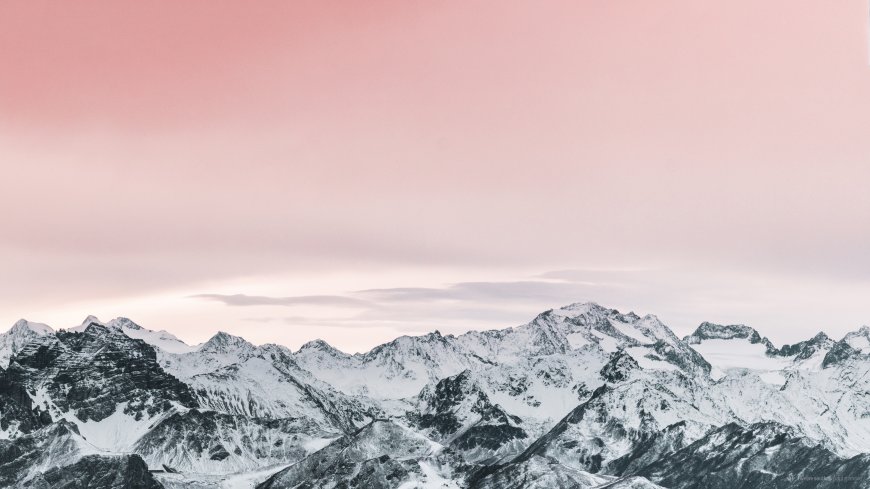 雪山连绵雪峰巍峨粉白渐变风景电脑壁纸