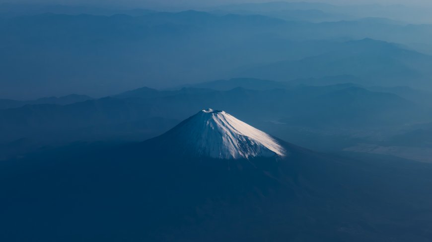 富士山雪顶层峦叠嶂蓝调自然风景电脑壁纸