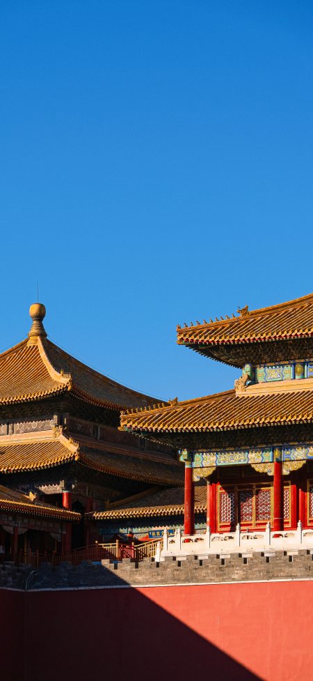故宫角楼金瓦红墙蓝天映衬古风建筑手机壁纸