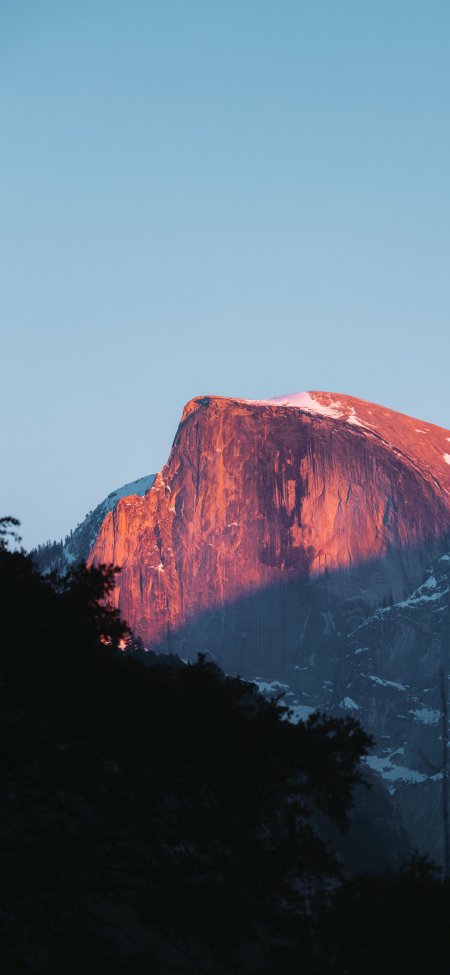 优胜美地半圆顶日出金红光影巍峨山峰蓝空自然风景手机壁纸