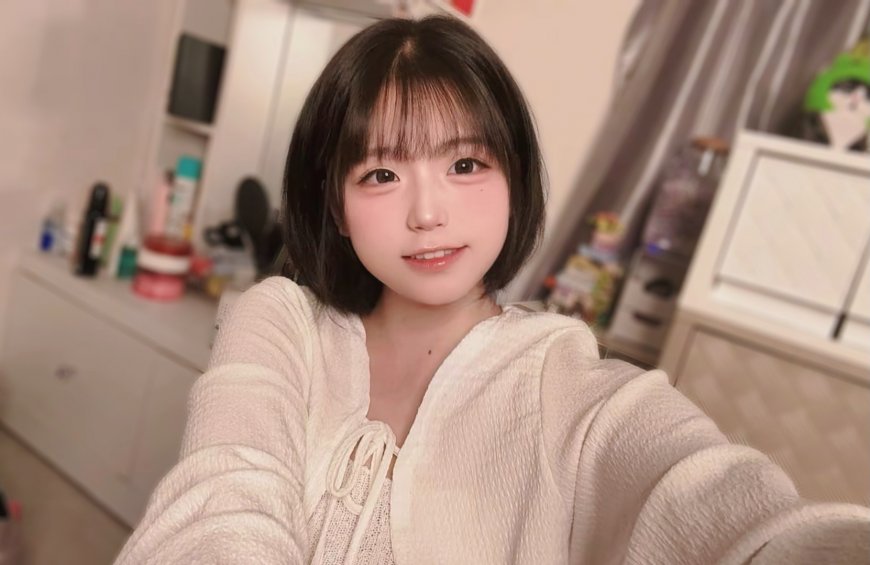 短发齐刘海清纯美女浅笑温柔米白人物摄影电脑壁纸