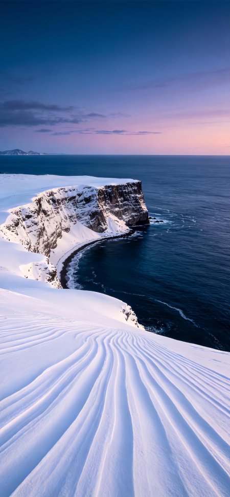 冰岛雪崖海岸线蜿蜒深蓝海面紫霞渐变自然风景手机壁纸