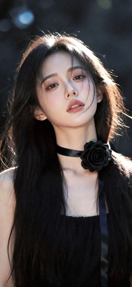 黑长直美女佩戴黑玫瑰颈饰暖光人物摄影手机壁纸