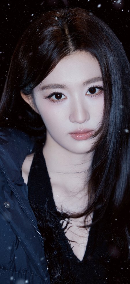 王楚然黑发美女雪夜凝视冷蓝明星手机壁纸