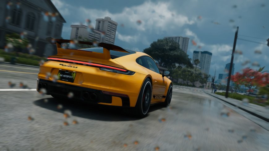 保时捷911GT3RS橙色跑车雨中疾驰城市街道汽车电脑壁纸