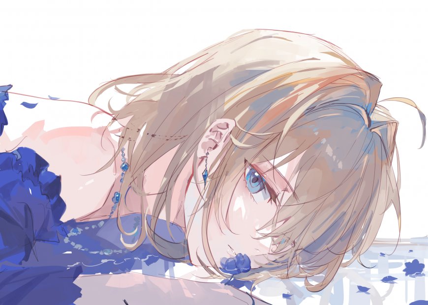 金发蓝眼少女侧卧花瓣散落粉蓝唯美动漫电脑壁纸