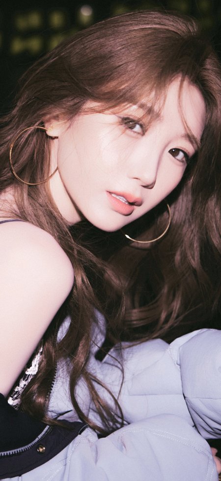 毛晓彤长发卷曲金环耳饰美女暖紫明星手机壁纸