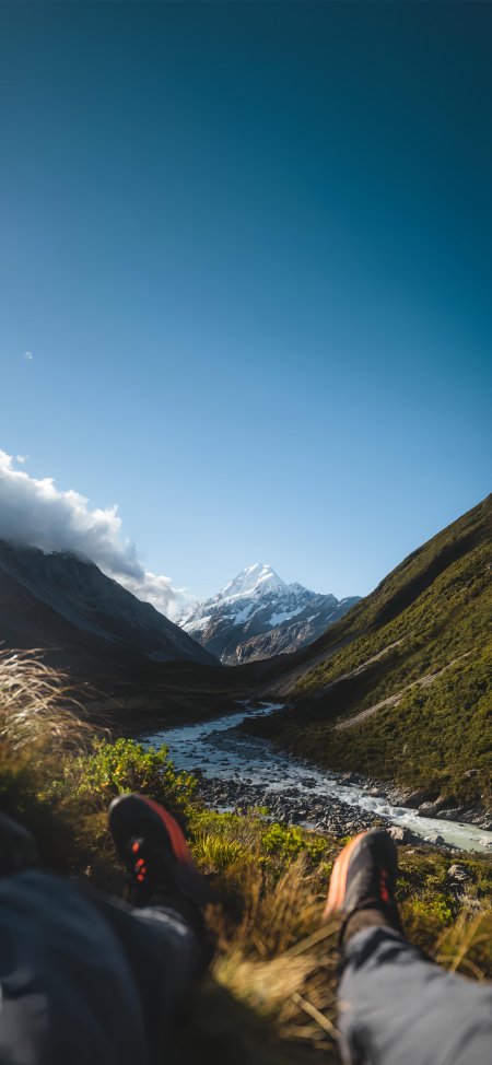 雪山峡谷溪流蜿蜒青绿山谷蓝白自然风景手机壁纸
