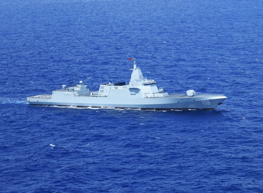 055型驱逐舰108号南昌舰蓝海巡航军事科技电脑壁纸